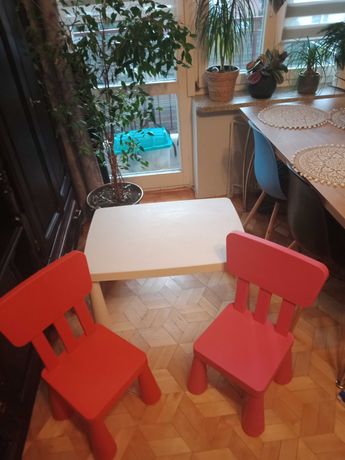 Stolik mammut IKEA + 2 krzesełka