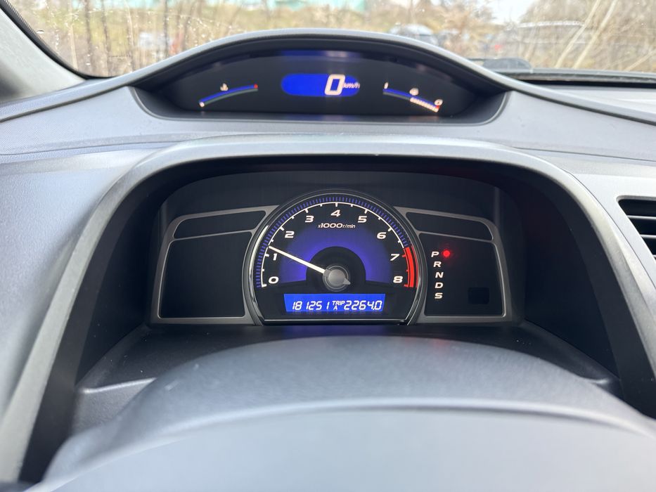 Живий сівік. Друга машина в сімї  їздила дівчина.