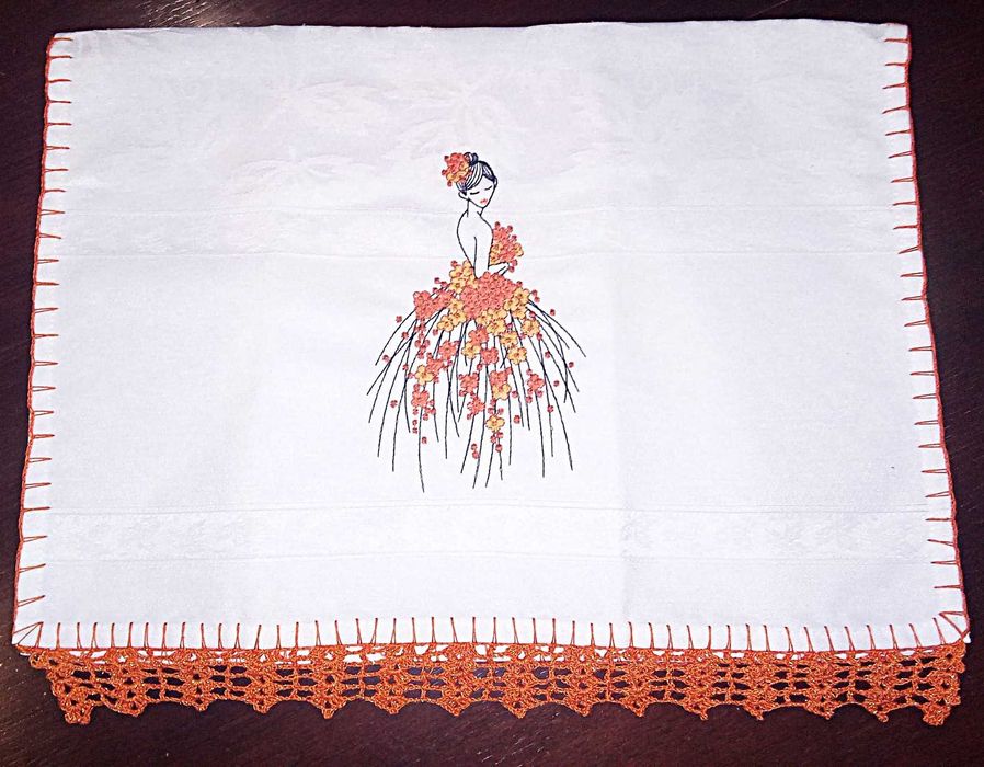 Pano decorativo com ponto de renda cor de laranja feito à mão