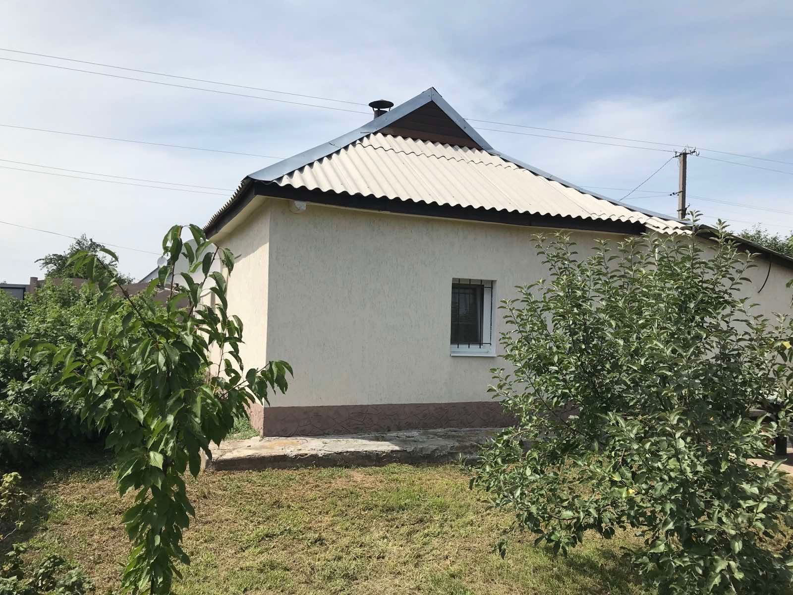 Продам будинок з гарним двором