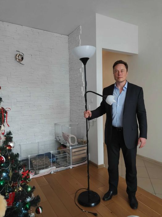 Lampa stojąca czarna