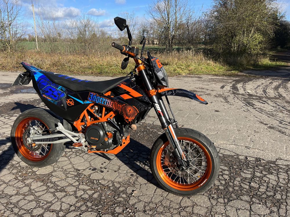 Мотоцикл KTM SMC 690 R розмитений !