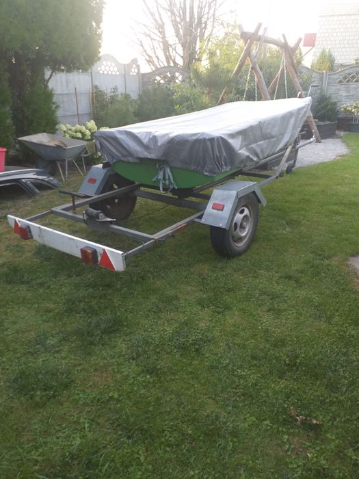 Łódka z przyczepką