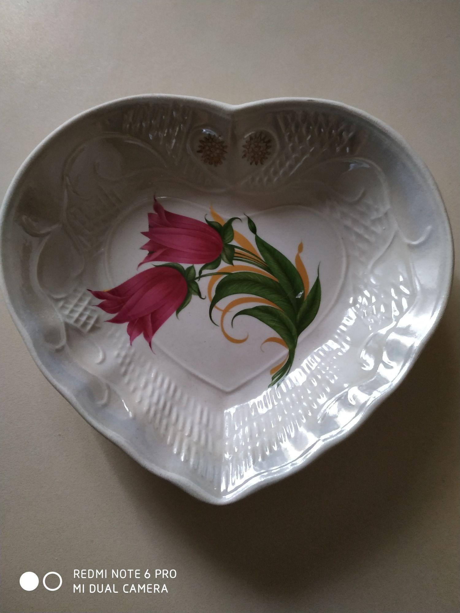 Продам салатницы. Форма сердце.