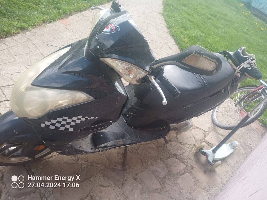 Скутер Спарк 150