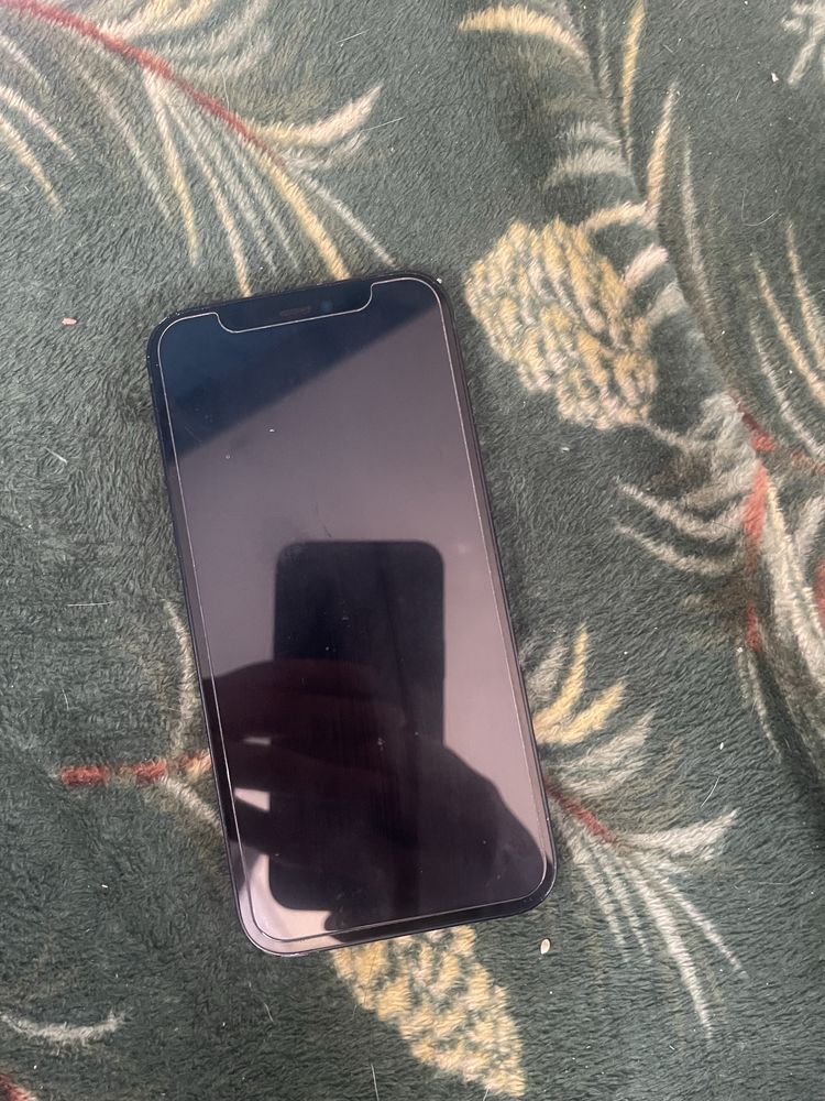 Iphone 12 w bardzo dobrym stanie