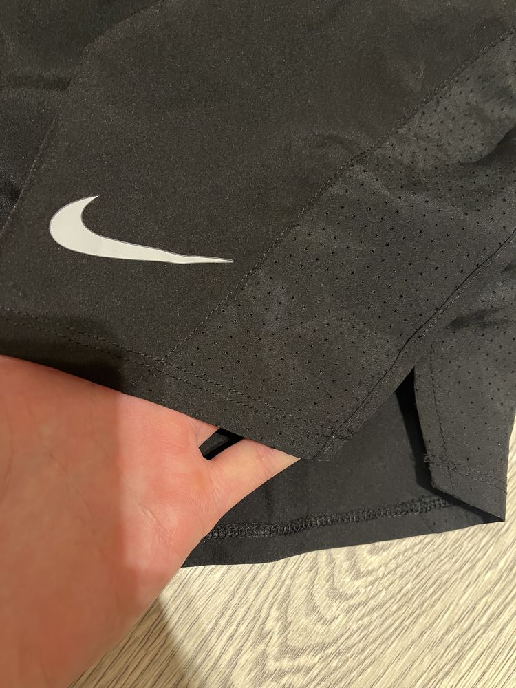 Nike жіночі чорні шорти
