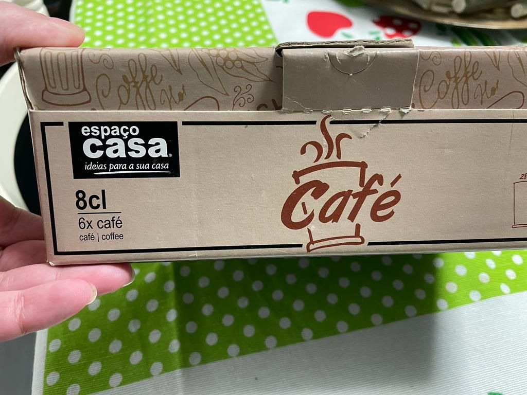 Conjunto chávenas de café e capuccino