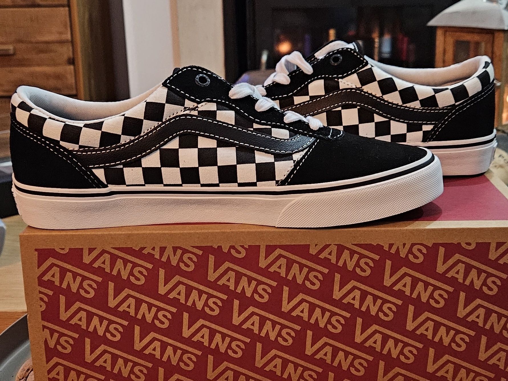 Ténis novos a estrear na caixa, VANS MILTON CHECKERBOARD 42, 27cm