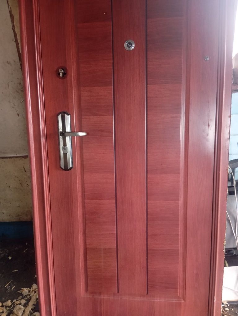 Продам двері у доброму стані б/у
