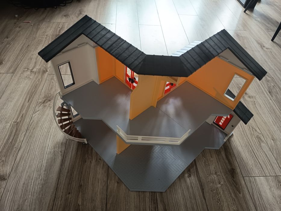 Duży domek Playmobil + dodatkowe wyposażenie