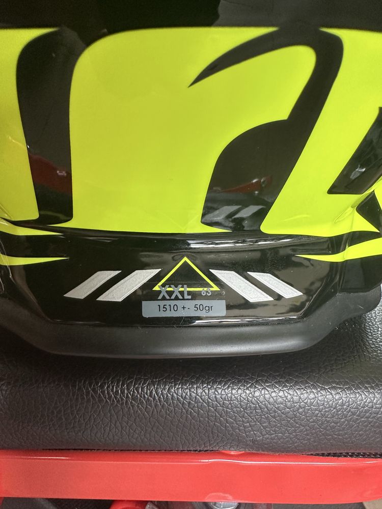 Airoh Commander XXL FLUO
