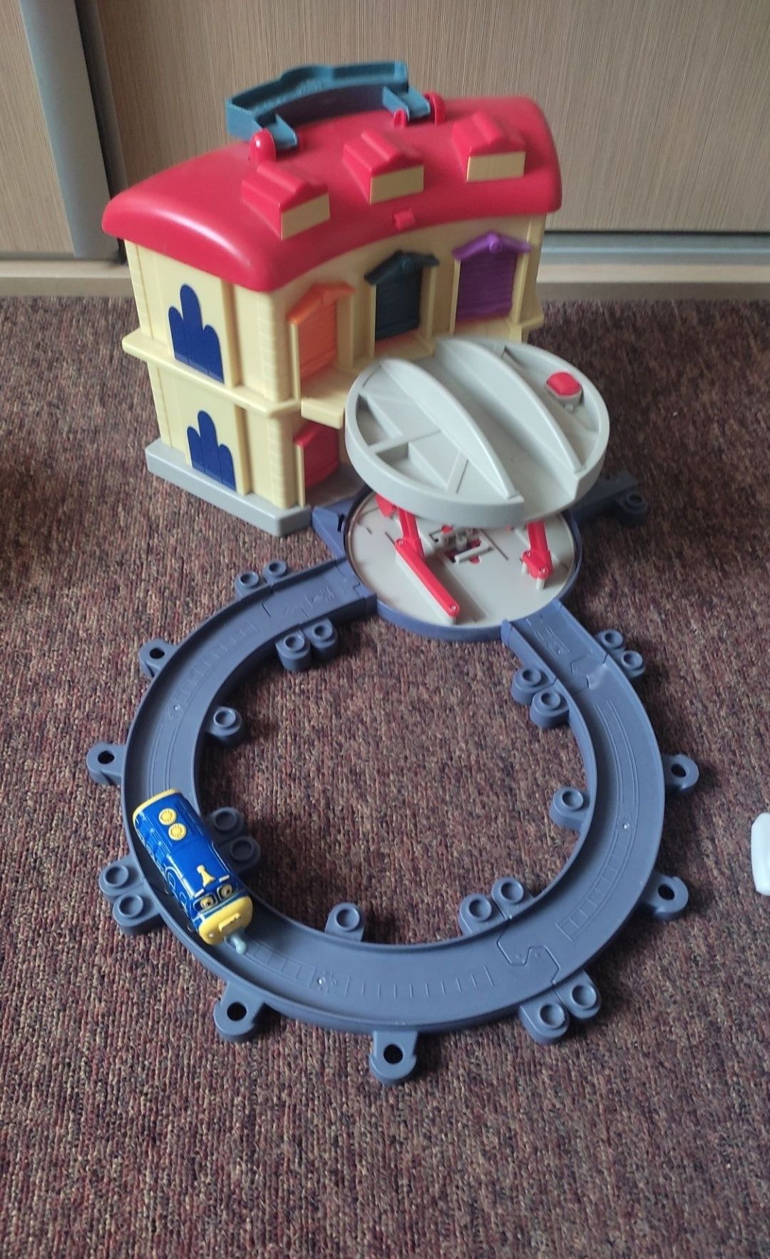 Zajezdnia Stacyjkowo Chuggington z torami