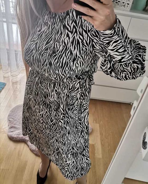 Zebrowa sukienka Vila XXL