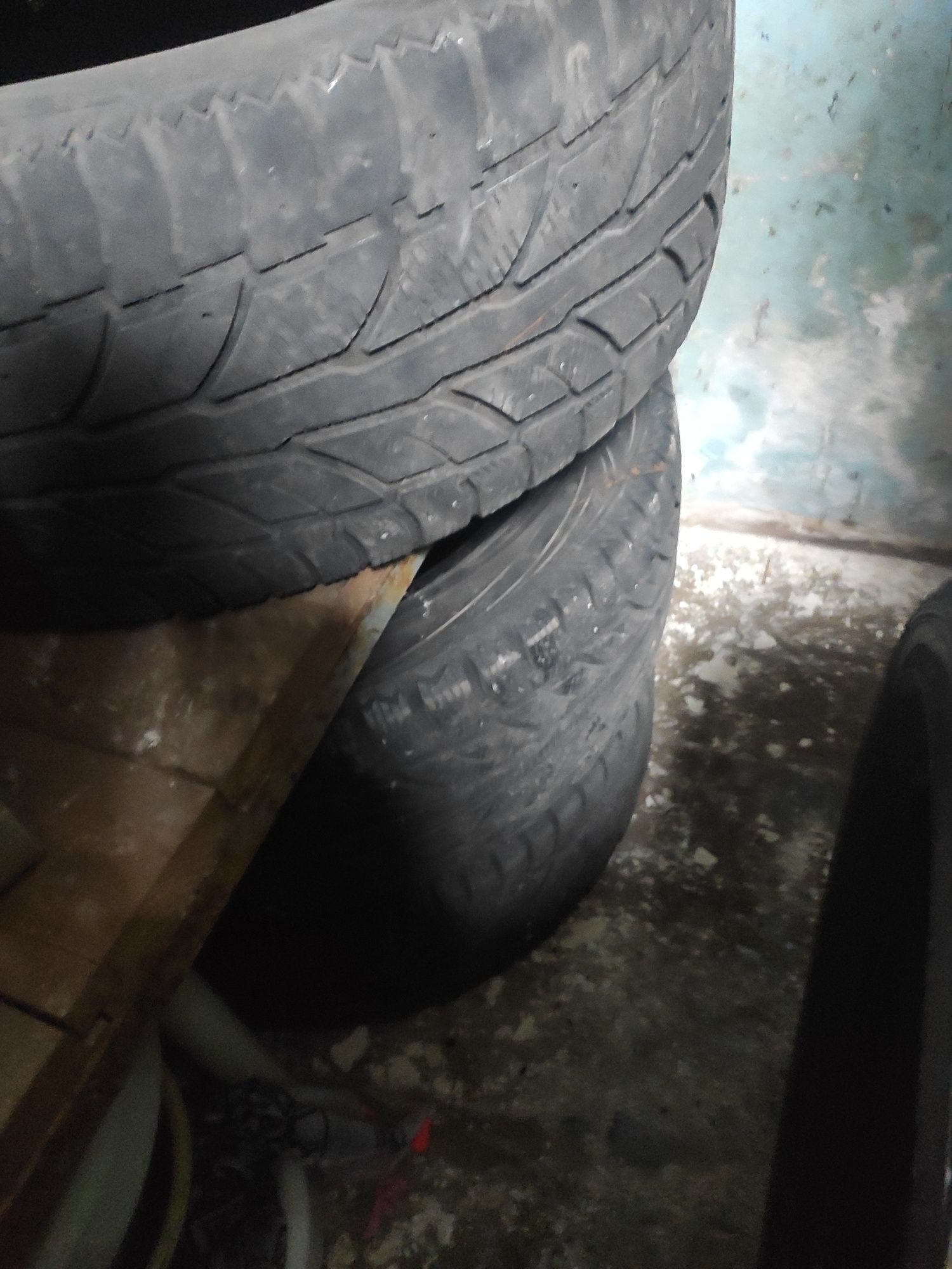 Шины  зимние 225/50R18