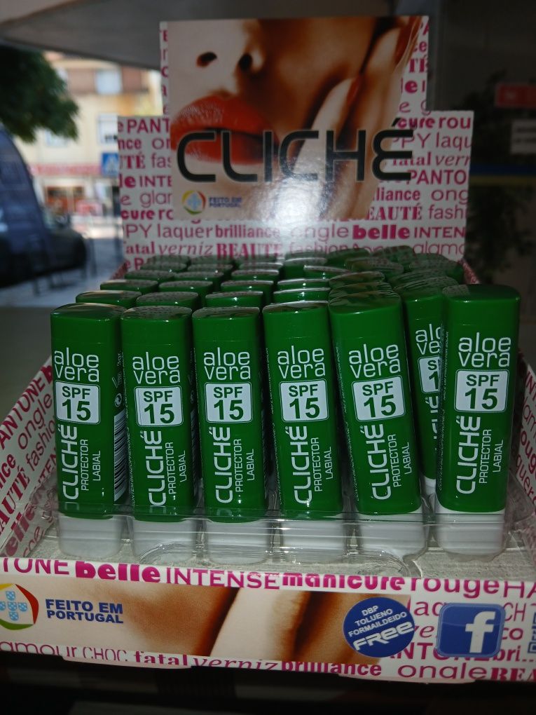 Batons brilho labial sabores e batons cieiro aloe vera e outros