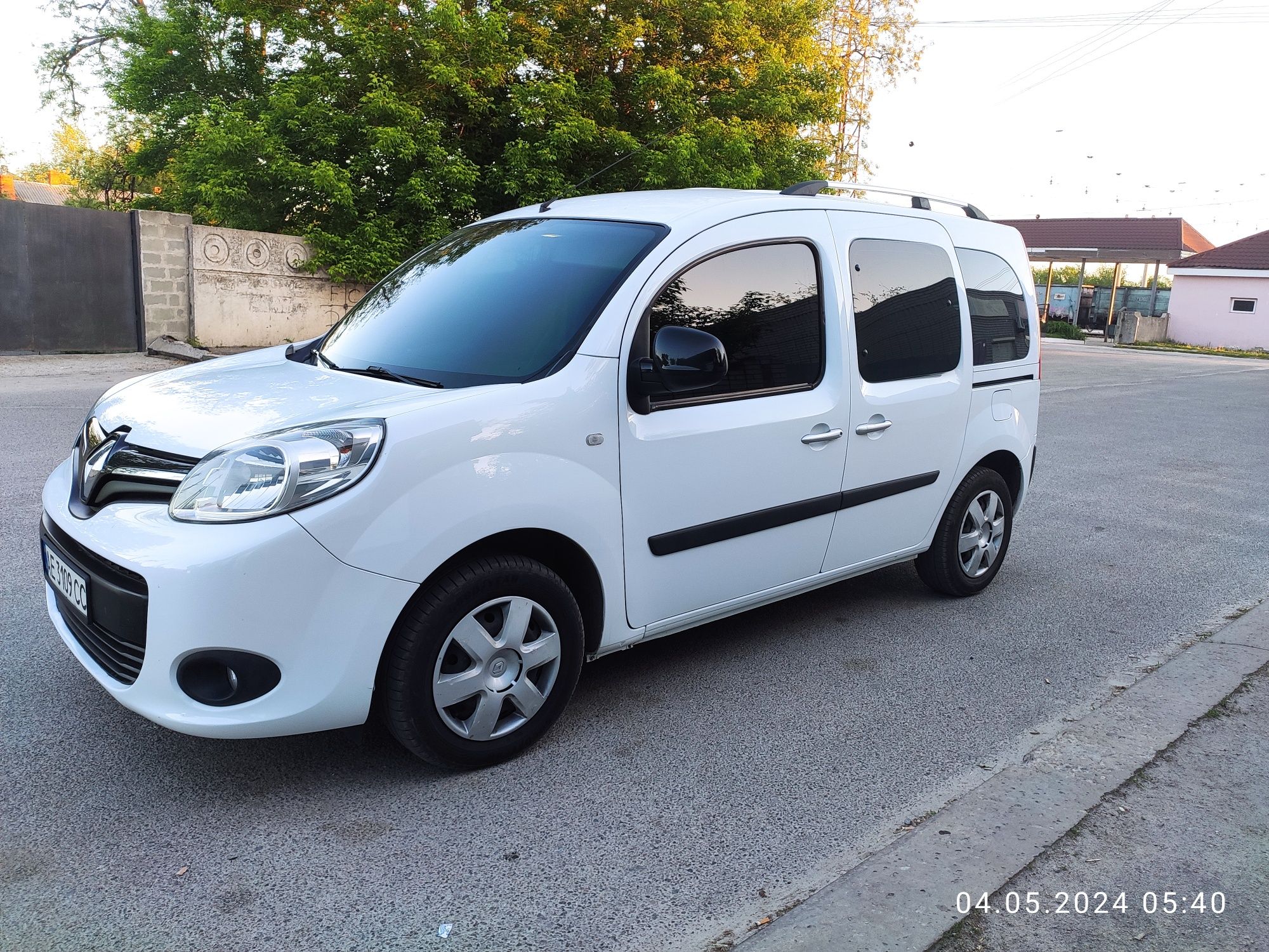 Продам Renault kangoo оригинальный пассажир