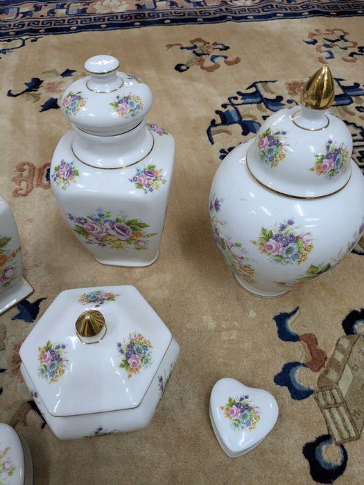 Conjunto de 23 peças de porcelanas encarnaçao
