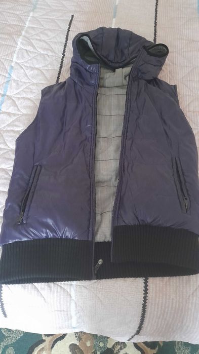 Одежа на дівчинку підлітка.