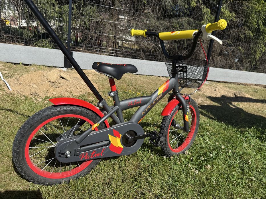 Rower Kands 16 cali dla chłopca czarno czerwony mat rączka boczne koła