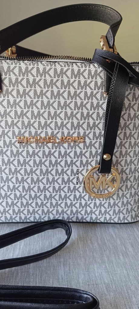 Mala Michael Kors