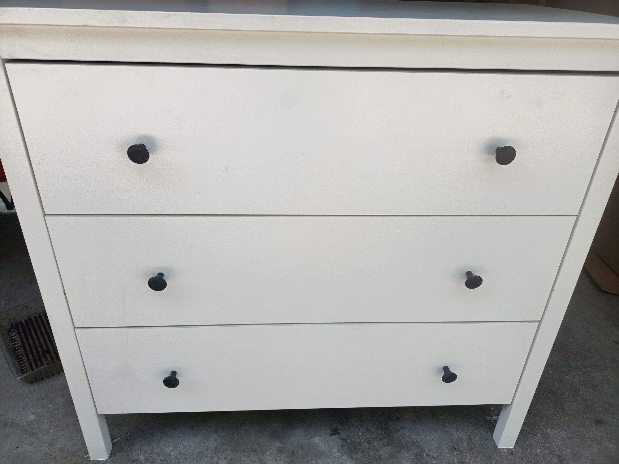 HEMNES
Cómoda c/3 gavetas, velatura branca, 108x96 cm