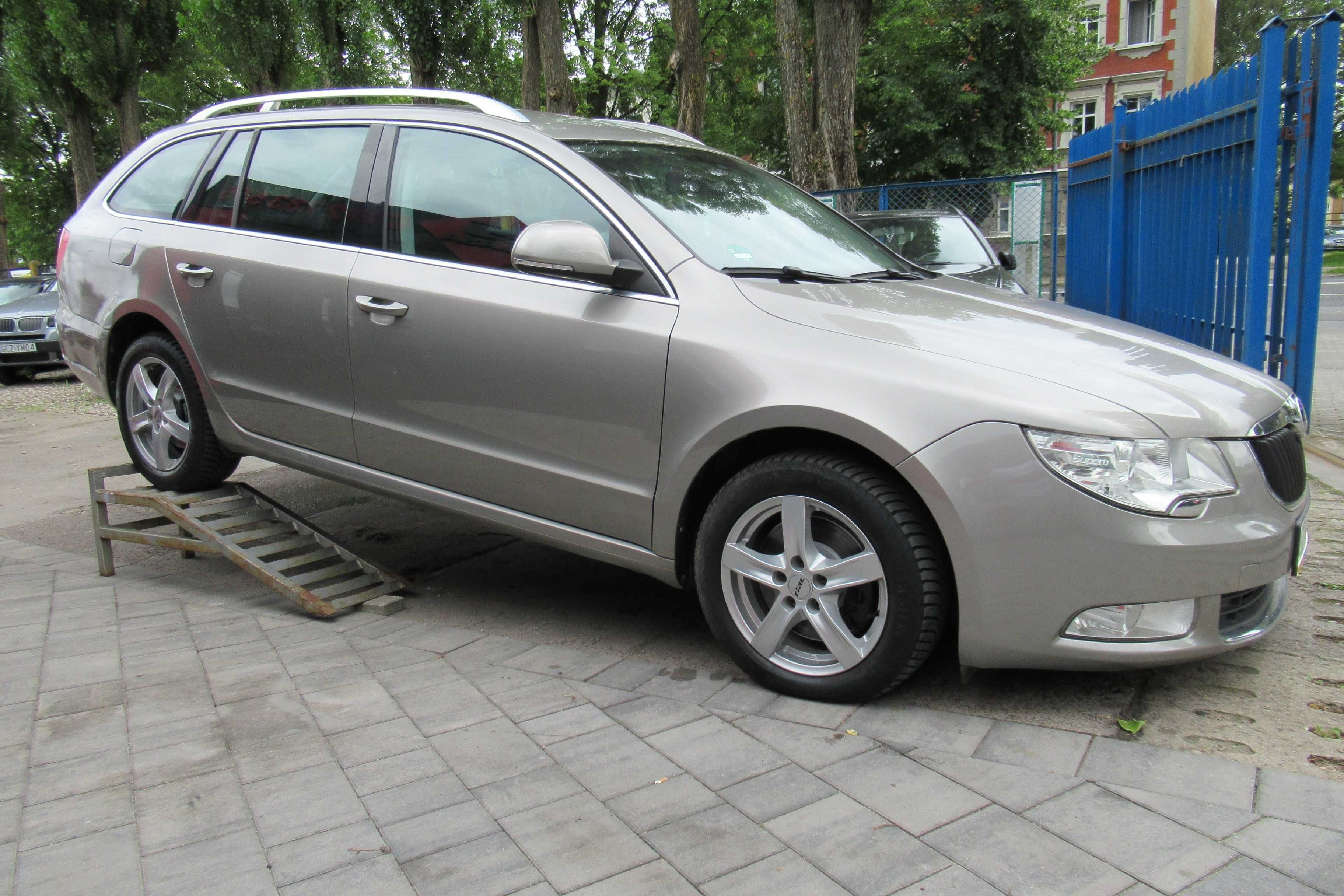 Skoda Suberb 2 II 1.8 benzyna 2010r kombi bardzo ładna wersja manual