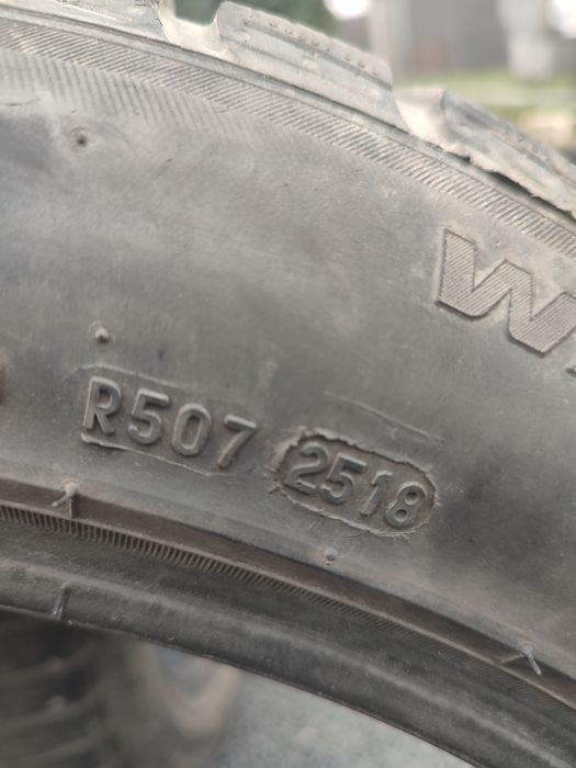 Продам зимову гуму 215/55r17