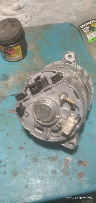 Генератор маз- камаз 28в був в використанні але почтіновий  3000гр