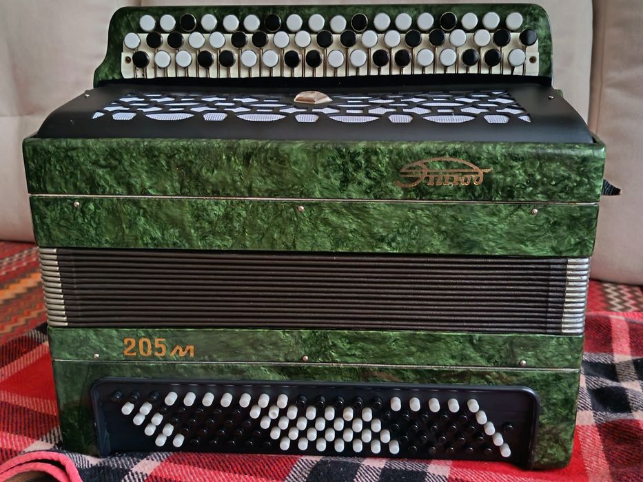 Продам баян Етюд 205м