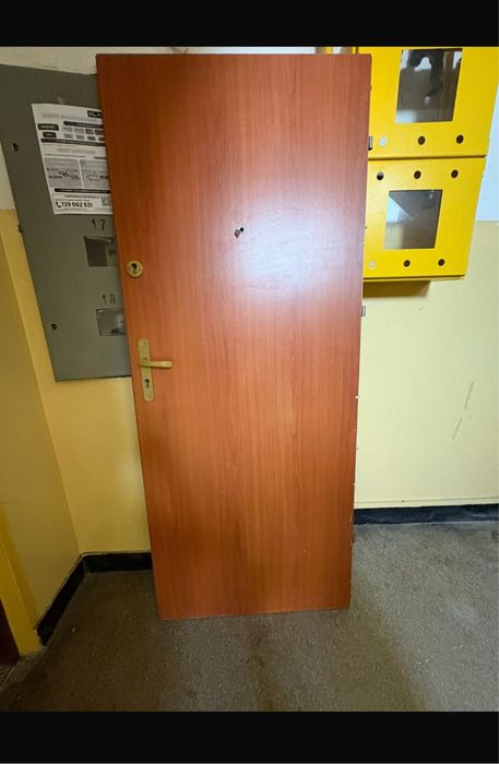 Drzwi klatkowe zewnetrzne 90 lewe