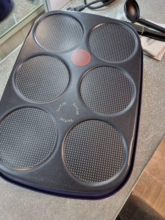 Продам классную новую блинницу Tefal