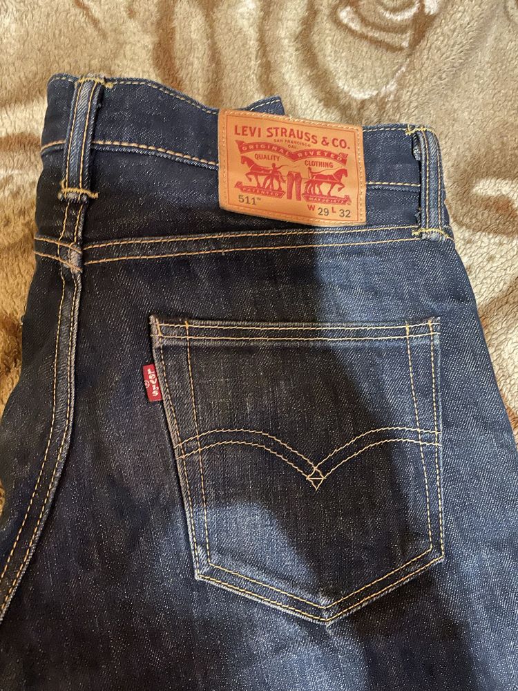 Джинси Levis