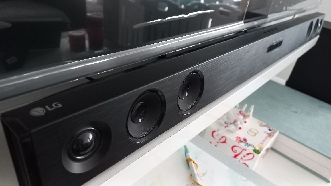 Soundbar LG com subwoofer novo