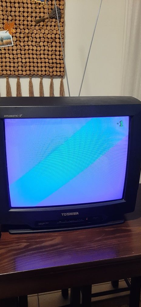 Продам телевізор Toshiba Colour TV model 2150XS