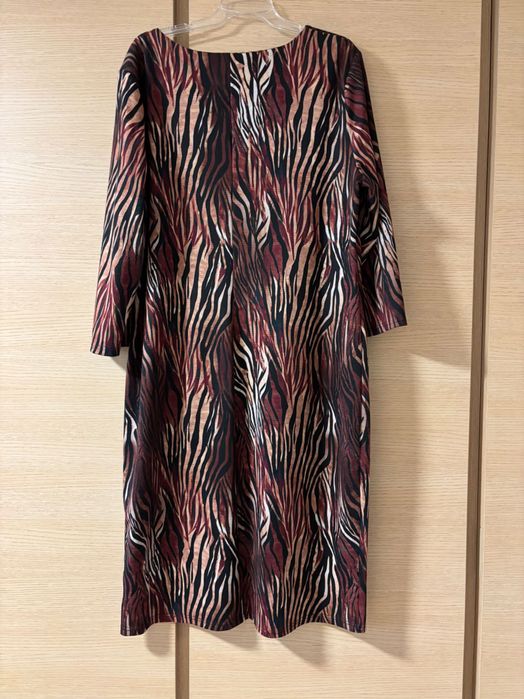 Elegancka sukienka do pracy rozm 50 bordowo beżowa