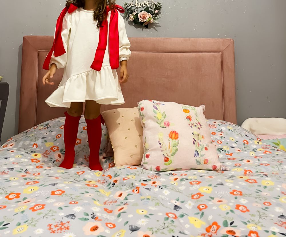 Cama Veludo Rosa com Estrado Elevatório ( arrumação )