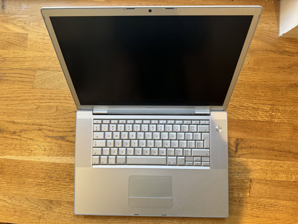 Macbook Pro 2008 rok