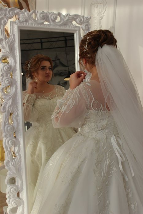 Весільні сукні продаж