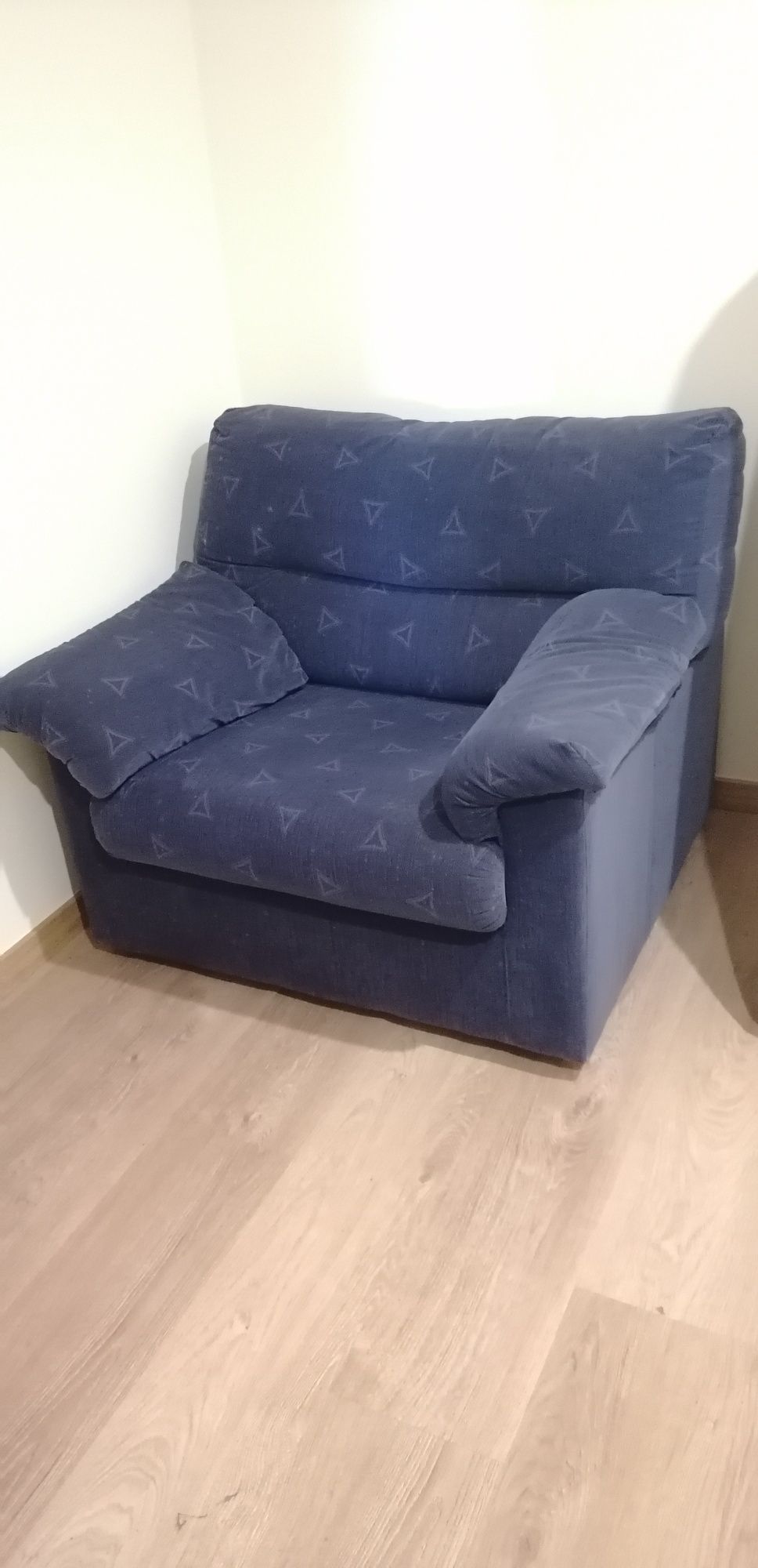 Vendo 2 sofás em bom estado