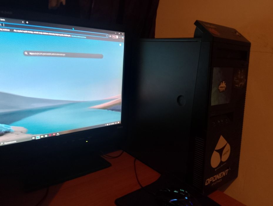 komputer+monitor+okablowanie