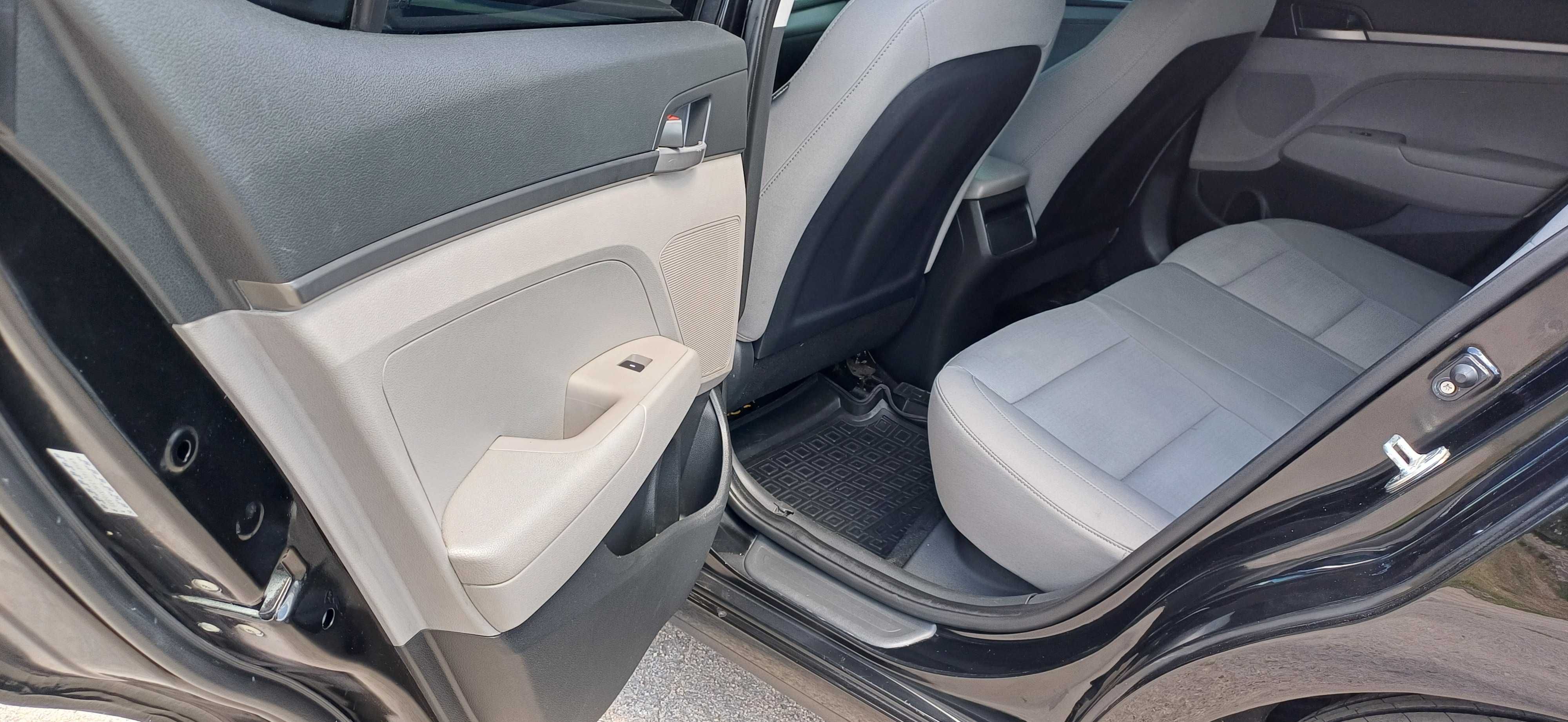 Hyundai Elantra 2.0 ГАЗ-Бензин автомат у відмінному стані