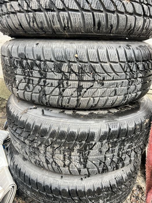 Opony  215/70r15 20r  bardzo ladne zimowe