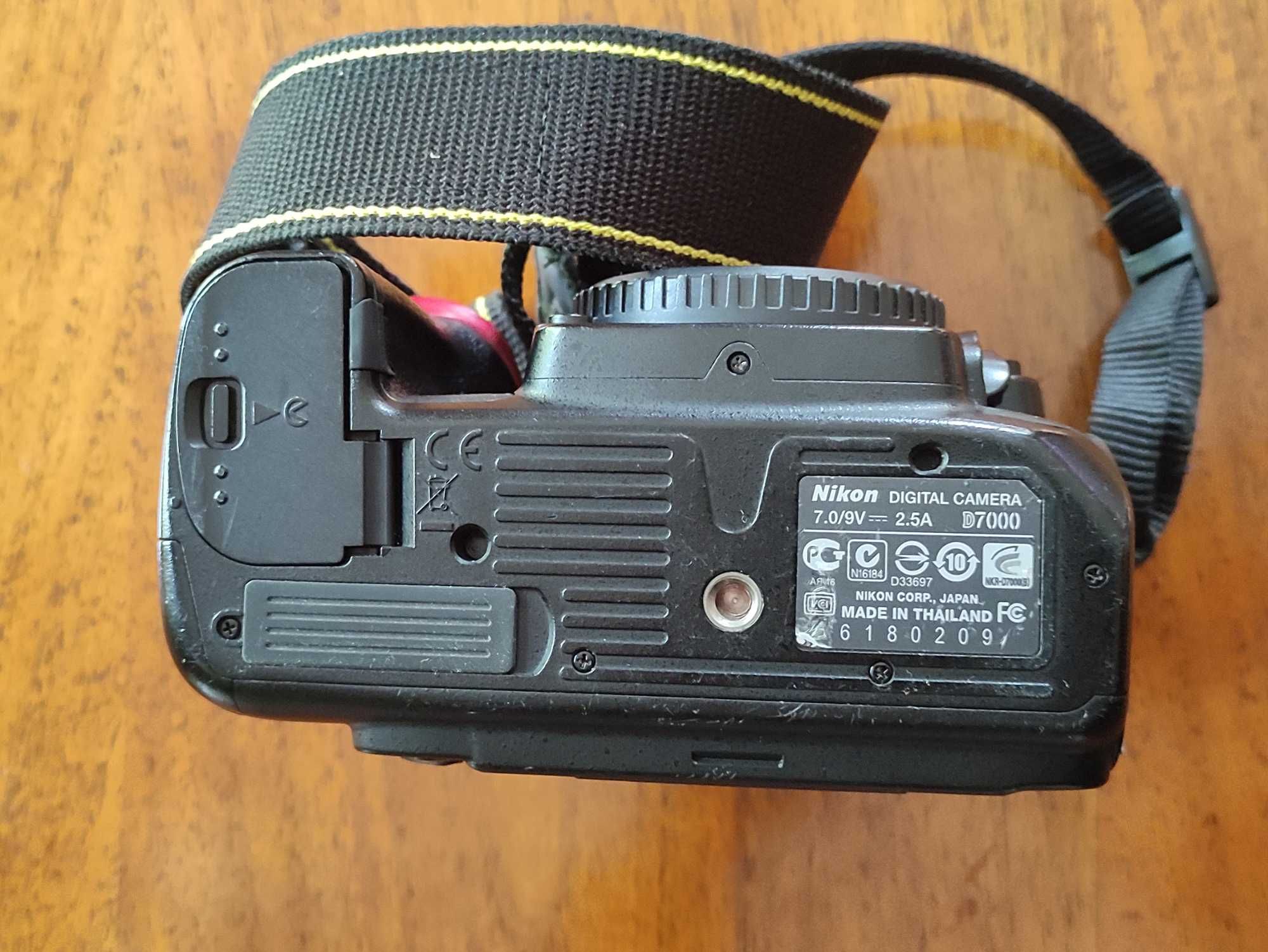 Lustrzanka Nikon D7000 niski przebieg!
