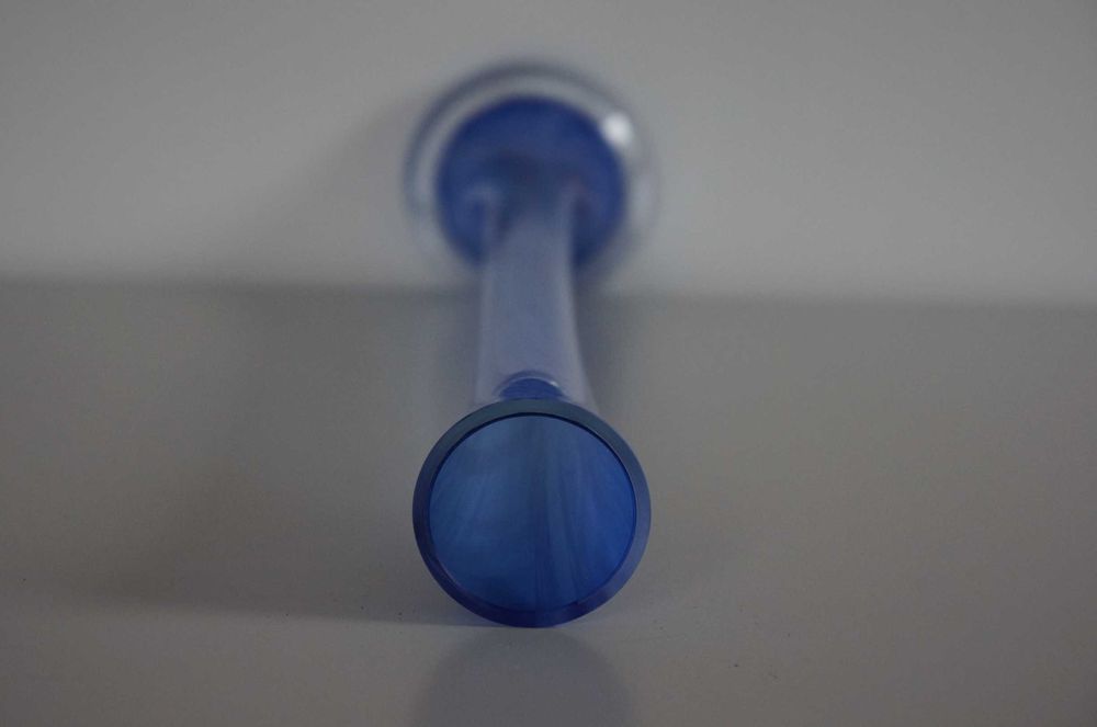 Piękny, wysoki wazon z grubego, barwionego szkła