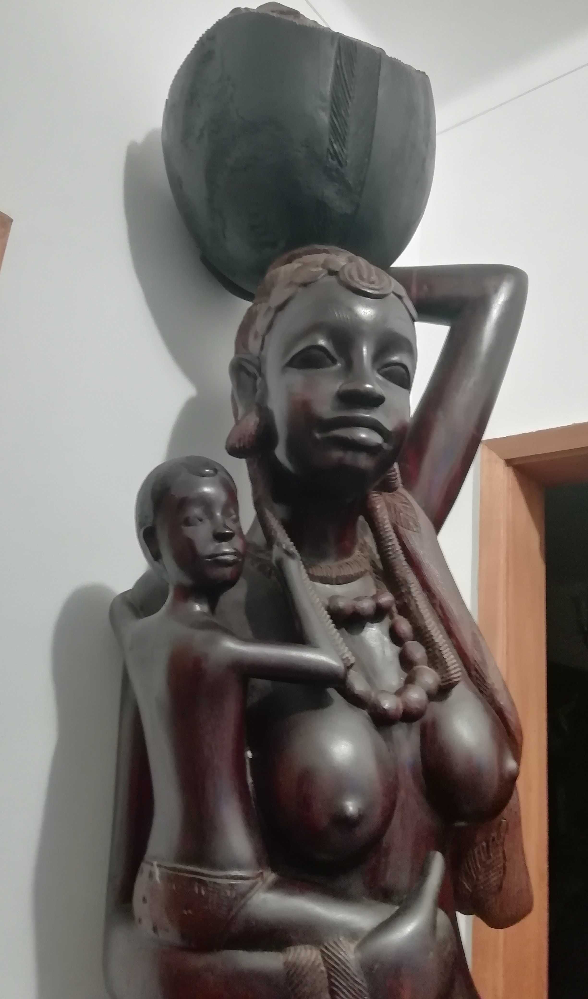Escultura de mulher africana com filho ao colo-Arte Africana