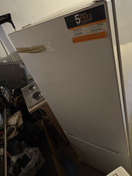 Lodowka zamrazarka indesit biala jak nowa