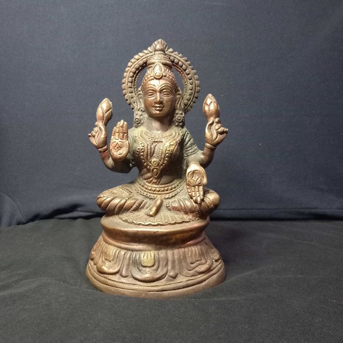 Lakshmi estátua em latão