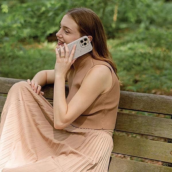 Etui Uniq Coehl Terrazzo na iPhone 14 Plus - piaskowe