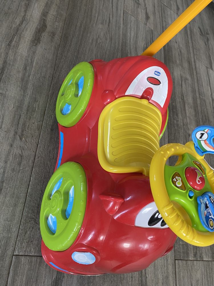 Carro chicco com arrumação